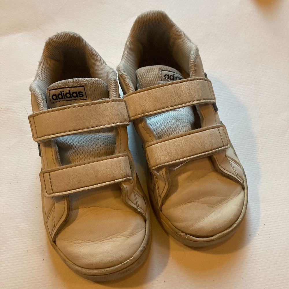 Toddler adidas size 9 grand court
